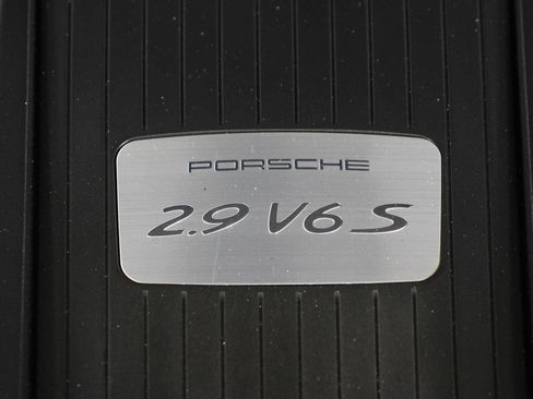 Certified 2022 Porsche Macan S AWD/4WD image 27