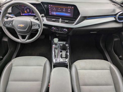 Used 2024 Chevrolet Trax LT FWD image 9