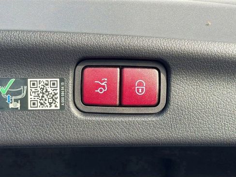 Used 2024 Mercedes-Benz C 300 Sedan image 13
