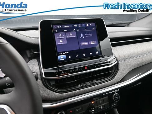 Used 2025 Jeep Compass Latitude AWD/4WD image 14