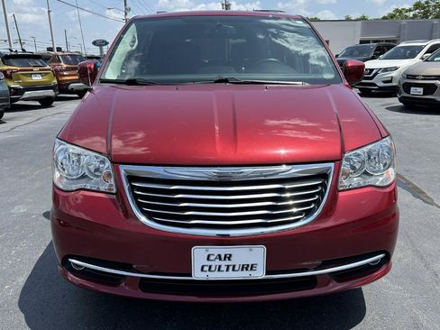 Used 2016 Chrysler Town & Country Touring w/ Driver Convenience Group FWD image 7