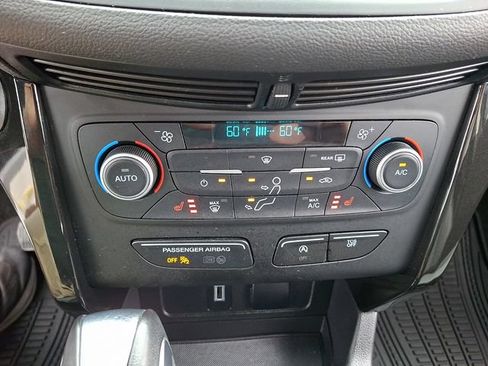 Used 2019 Ford Escape SE AWD/4WD image 16
