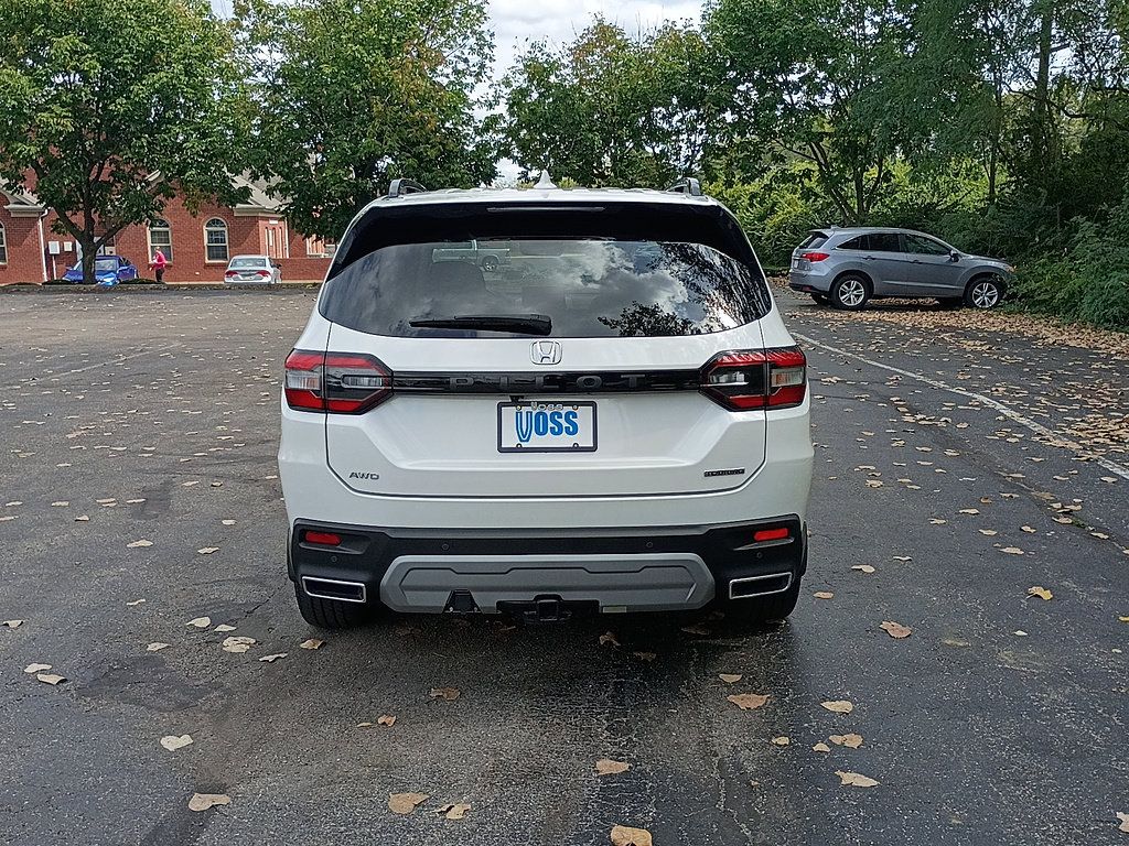 Certified 2023 Honda Pilot Touring image 4
