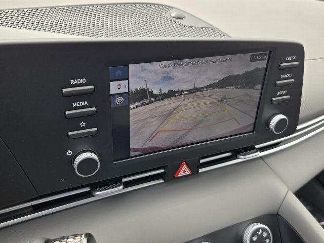 Used 2024 Hyundai Elantra SE FWD image 17