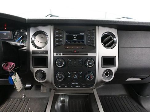 Used 2017 Ford Expedition XLT AWD/4WD image 30