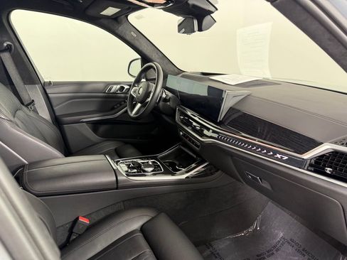 Used 2023 BMW X7 xDrive40i w/ M Sport Package AWD/4WD image 15