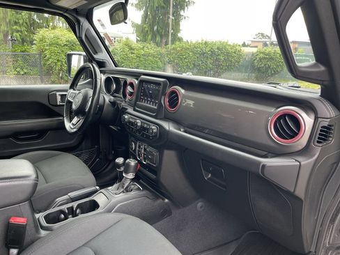Used 2021 Jeep Wrangler Unlimited Sahara AWD/4WD image 28