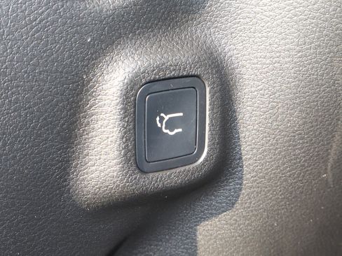 New 2025 Jeep Compass Latitude w/ Sun & Sound Group image 16