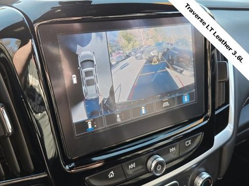 Used 2022 Chevrolet Traverse LT w/ LT Premium Package image 29