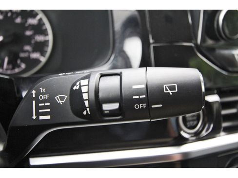 Used 2024 Nissan Pathfinder SL FWD image 18