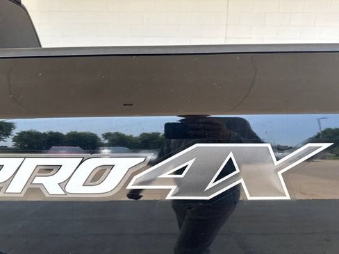 Used 2021 Nissan Titan PRO-4X w/ Pro-4x Convenience Package AWD/4WD image 10