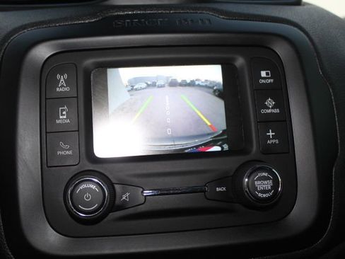 Used 2017 Jeep Renegade Latitude image 22