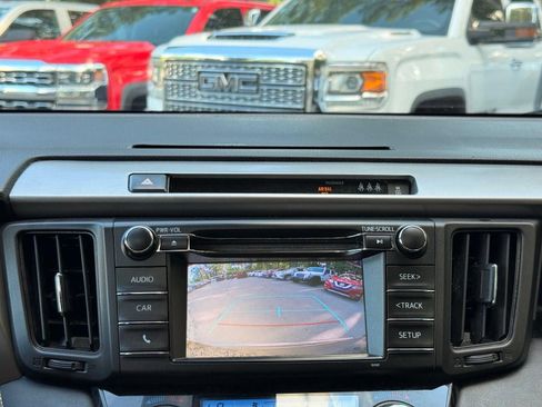Used 2018 Toyota RAV4 XLE AWD/4WD image 40