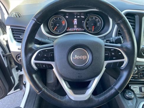 Used 2018 Jeep Cherokee Limited AWD/4WD image 10