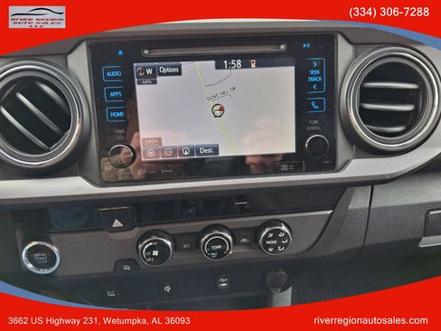 Used 2016 Toyota Tacoma TRD Sport image 8