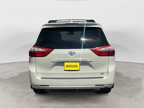 Used 2018 Toyota Sienna XLE AWD/4WD image 4