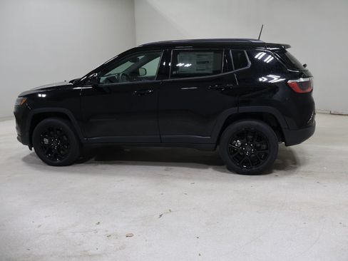 New 2026 Jeep Compass Latitude AWD/4WD image 4