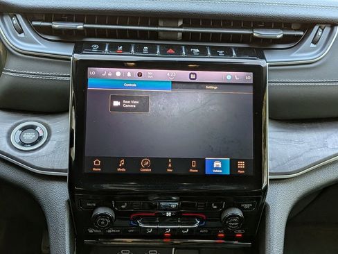 Used 2023 Jeep Grand Cherokee Limited RWD image 18