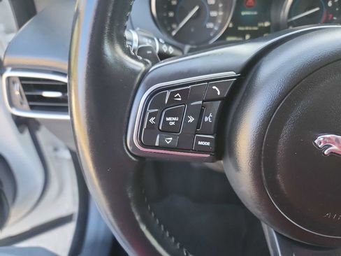 Used 2018 Jaguar F-PACE Premium image 25
