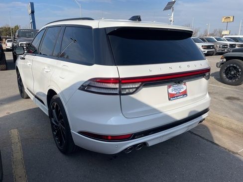 Used 2025 Lincoln Aviator Reserve w/ Luxury Package image 8