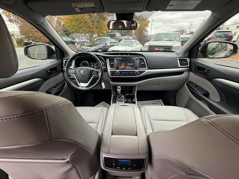 Used 2017 Toyota Highlander Plus image 15