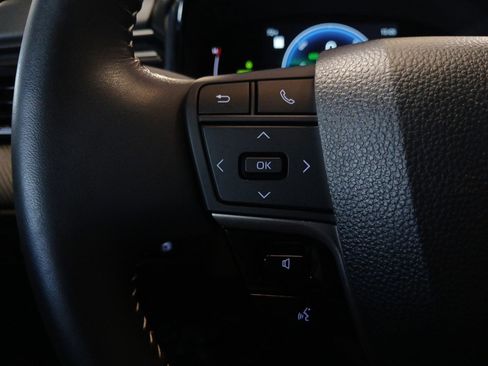 Used 2025 Toyota Camry SE image 16