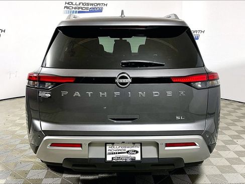 Used 2025 Nissan Pathfinder SL FWD image 4
