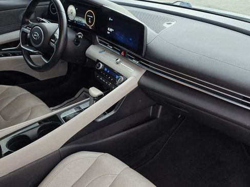 Used 2021 Hyundai Elantra Limited image 15