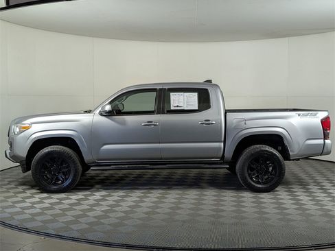 Used 2020 Toyota Tacoma SR image 3