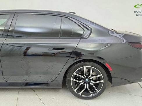 Used 2023 BMW 740i w/ Parking Assistance Package RWD image 10