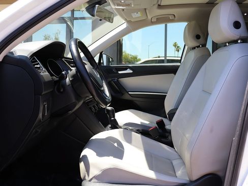 Used 2019 Volkswagen Tiguan SE w/ Panoramic Sunroof Package AWD/4WD image 38