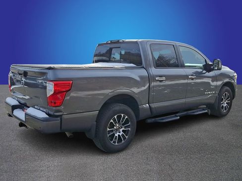 Used 2021 Nissan Titan SV w/ SV Convenience Package image 4