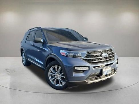 Certified 2021 Ford Explorer XLT w/ Equipment Group 202A RWD image 1