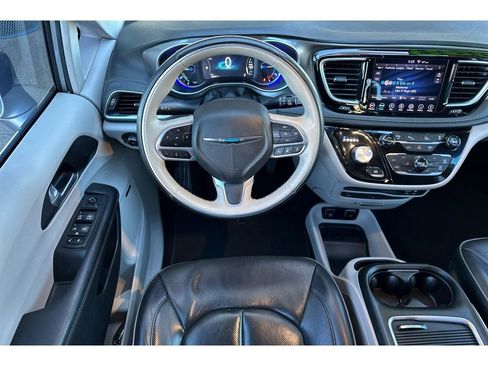 Used 2018 Chrysler Pacifica Limited w/ Advanced Safetytec Group image 15