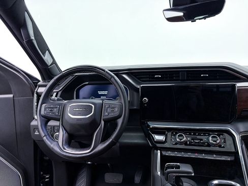 Used 2025 GMC Sierra 1500 Denali Ultimate AWD/4WD image 10