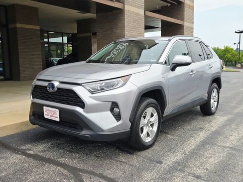 Used 2021 Toyota RAV4 XLE w/ Convenience Package AWD/4WD image 3