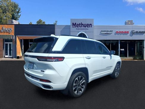 Used 2022 Jeep Grand Cherokee Overland AWD/4WD image 3