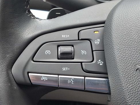 Used 2023 Cadillac XT4 Luxury w/ Cold Weather Package FWD image 23
