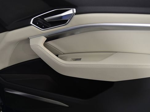 Certified 2022 Audi e-tron Premium Plus w/ Premium Plus Package image 9