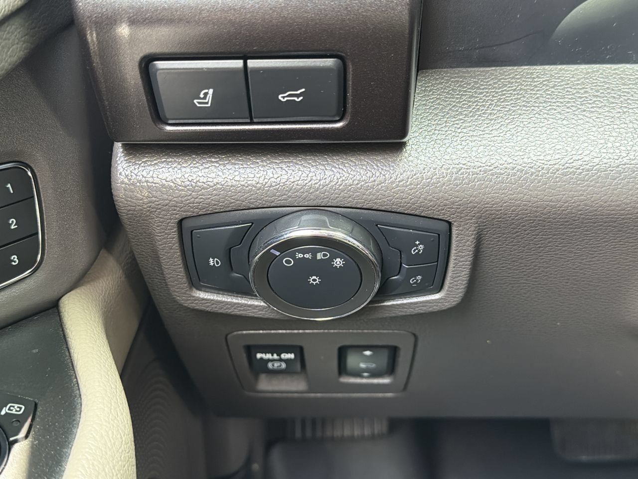 Used 2020 Ford Expedition Limited AWD/4WD image 29