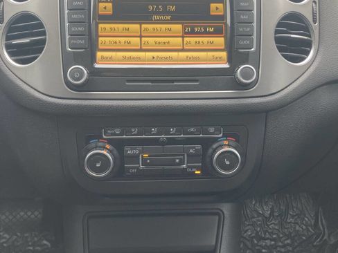 Used 2010 Volkswagen Tiguan SEL image 13