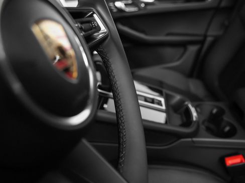 Certified 2025 Porsche Macan image 29