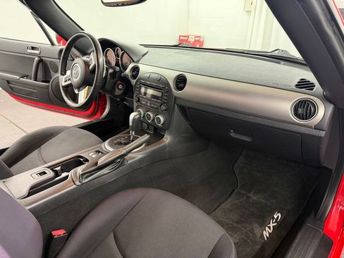 Used 2009 MAZDA MX-5 Miata Touring RWD image 13