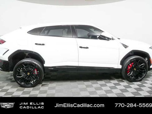 Used 2025 Lamborghini Urus SE image 2