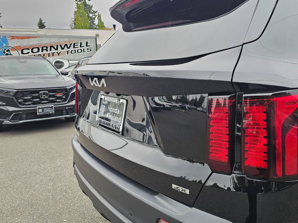 Used 2023 Kia Sorento LX AWD/4WD image 16