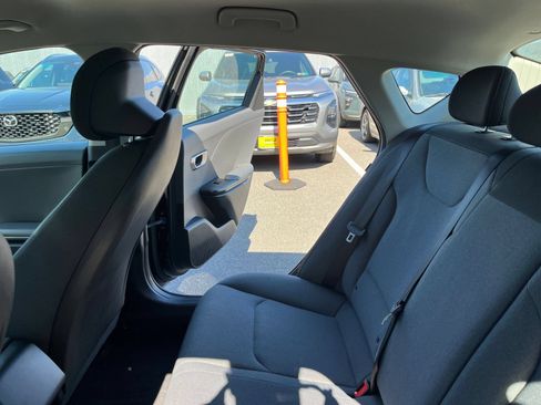 Used 2025 Kia K4 FWD image 39