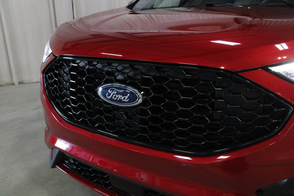 Used 2020 Ford Edge ST-Line w/ Cold Weather Package FWD image 31