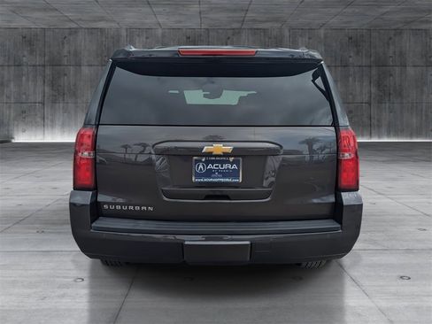 Used 2016 Chevrolet Suburban LT image 5