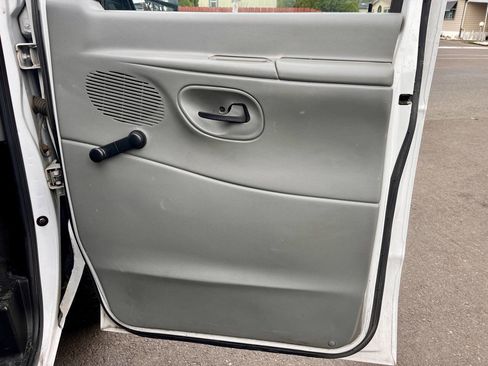 Used 2004 Ford E-150 and Econoline 150 image 18