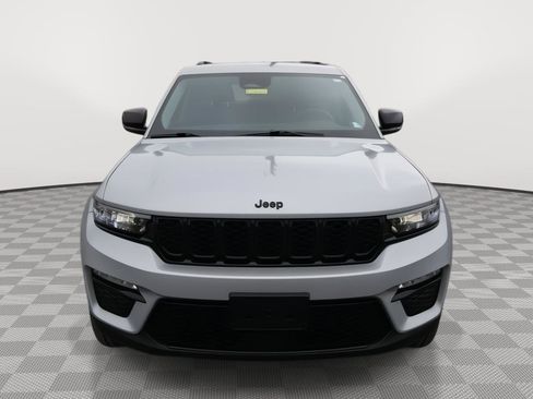 Used 2024 Jeep Grand Cherokee Limited w/ Black Appearance Package image 18